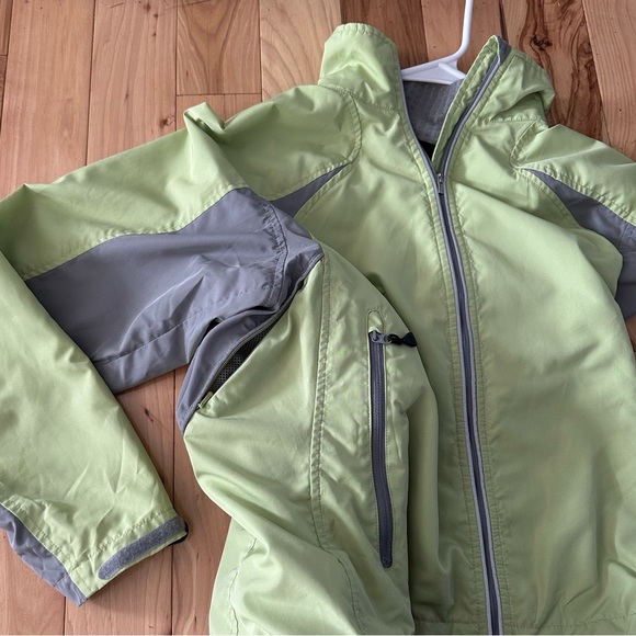 GoLite Women’s Small Jacket lightweight green/grey zip pockets running hiking - Picture 6 of 6
